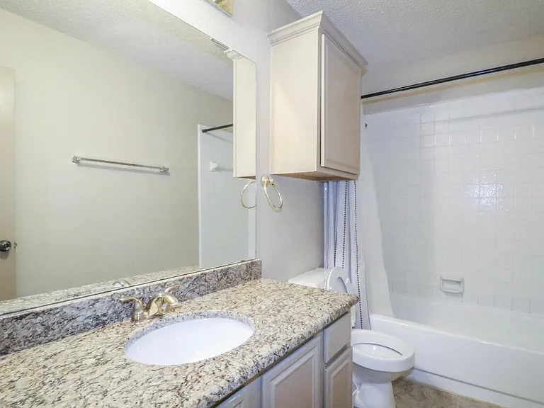 2108 Riverplace Dr — Photo 20