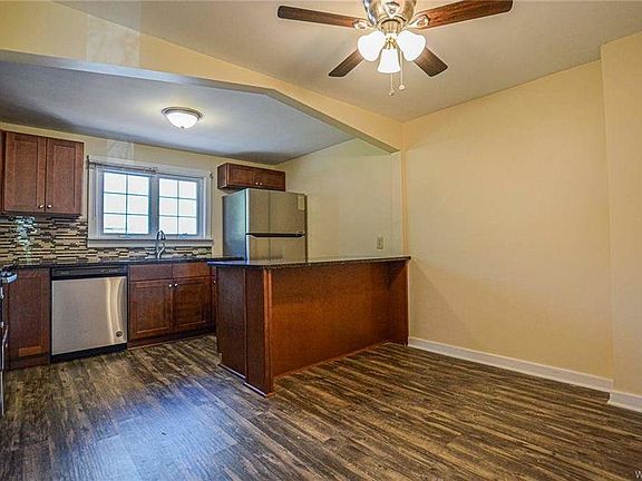 2nd image of 2711 Sheridan Dr APT 4
