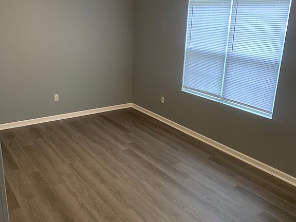 5th image of 1710 Dogwood Dr