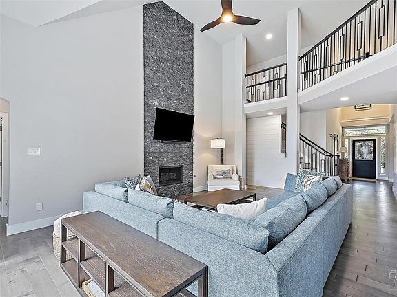 4th image of 2666 Pinehurst Dr