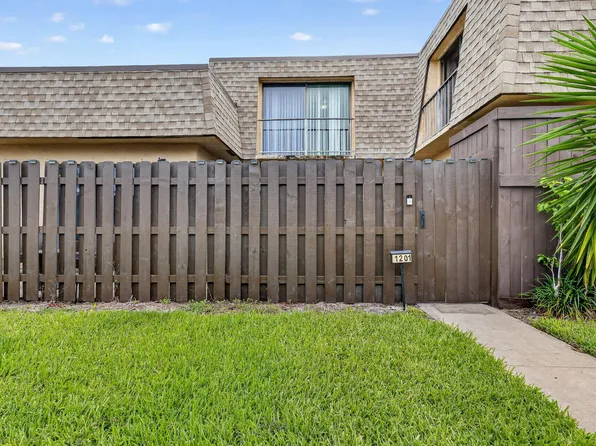 1201 WATERVIEW Circle #12a, Palm Springs, FL 33461