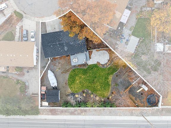 3rd image of 1730 Goldfinch Ct