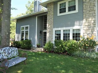 25 Hampshire Ct, Holbrook, NY 11741