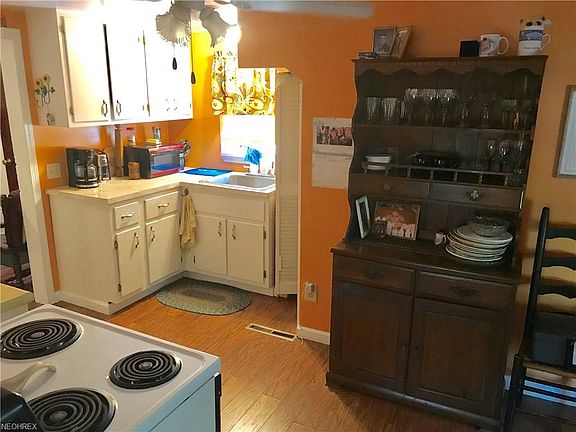 5th image of 3483 Woodbine Ave