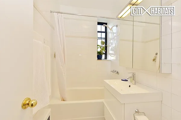 Sold by Citi Habitats | media 17