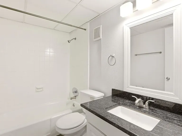 Phillippi Square Apartments — Photo 34