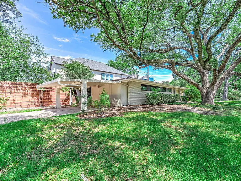 6825 Bellgreen Dr — Photo 2