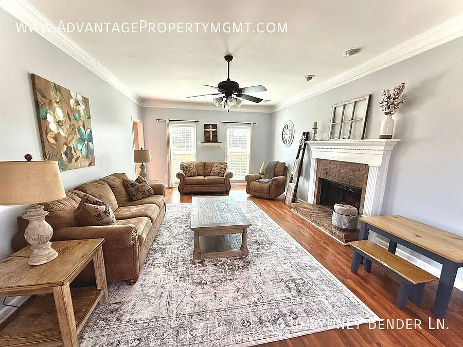 Beautiful Family Home in Collierville - 636 Sydney Bender Ln. — Photo 3