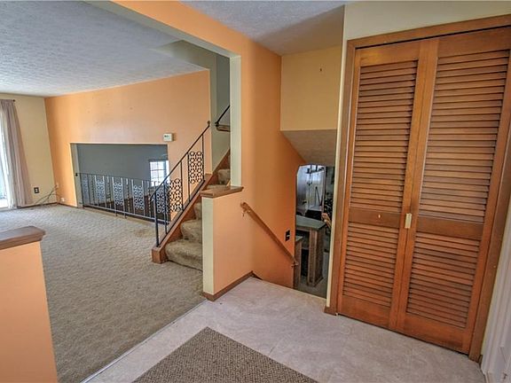 3rd image of 420 Saint Lawrence Blvd