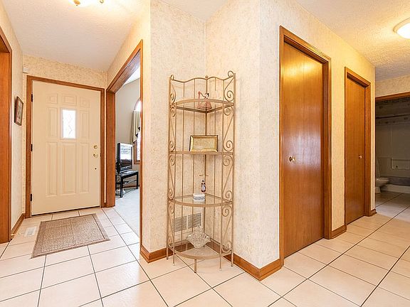 Center Entry Foyer