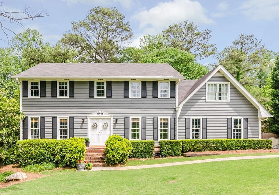 1st image of 222 Kings Row NE