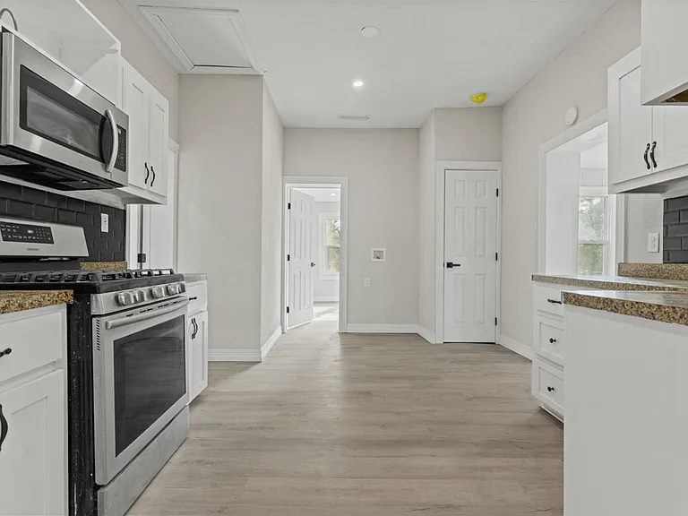 760 E Johnson St — Photo 5