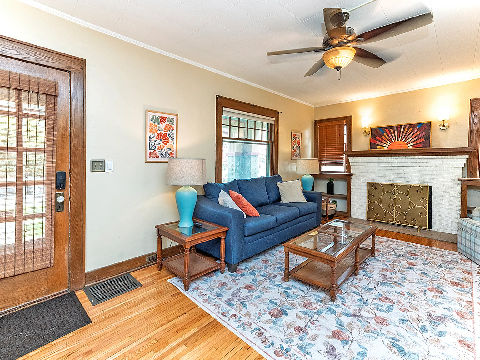 Craftsman Home in Lansing King Size Bed Office — Photo 2