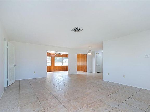 3rd image of 351 Parkview Dr