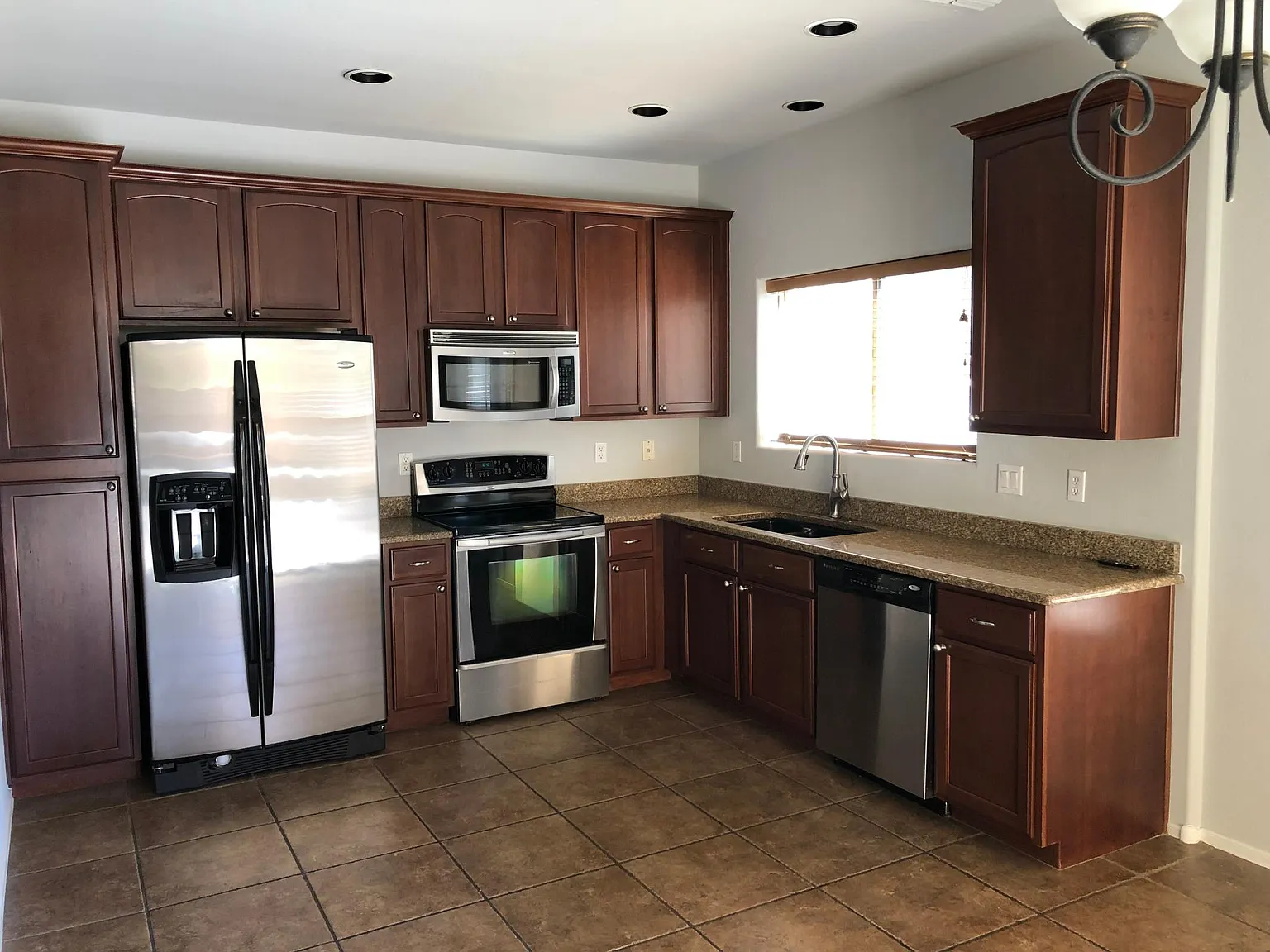 2595 S Southwind Dr — Photo 3