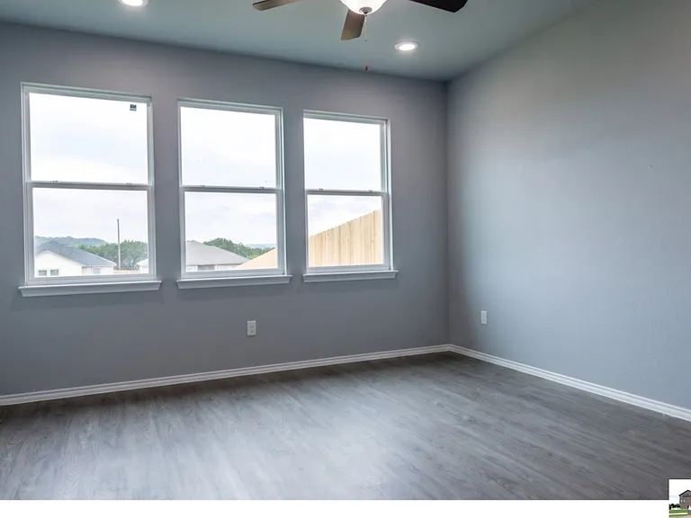 227 Green Valley Dr — Photo 3