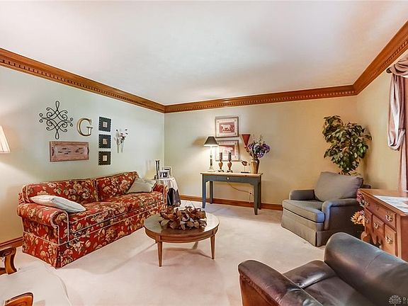 5th image of 7570 New London Cir