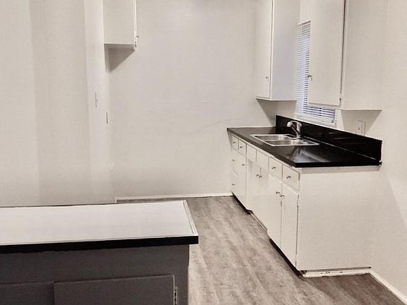 2nd image of 1214 Molino Ave APT 5