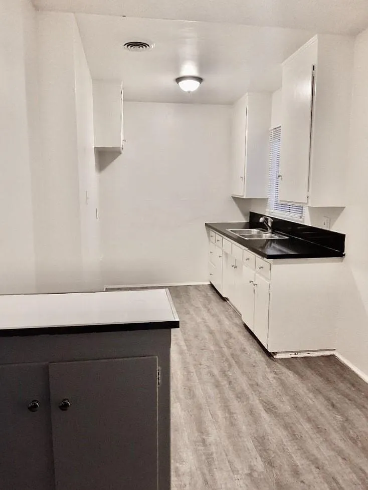 Building Photo - 1214 Molino Ave #5