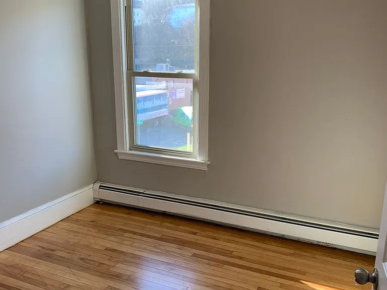 135 Lafayette Sq — Photo 14