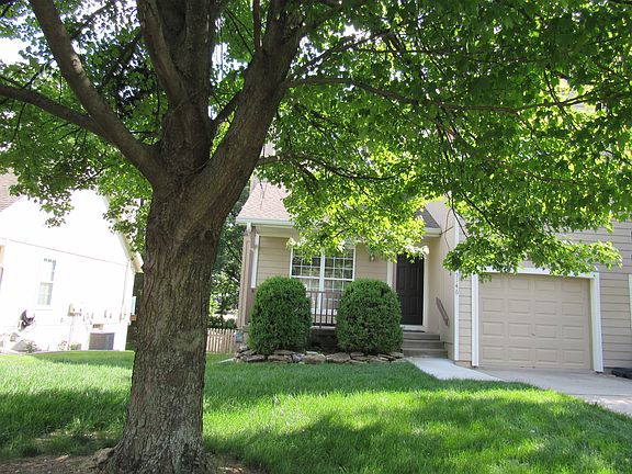 2nd image of 15146 Glenwood Ave #15146