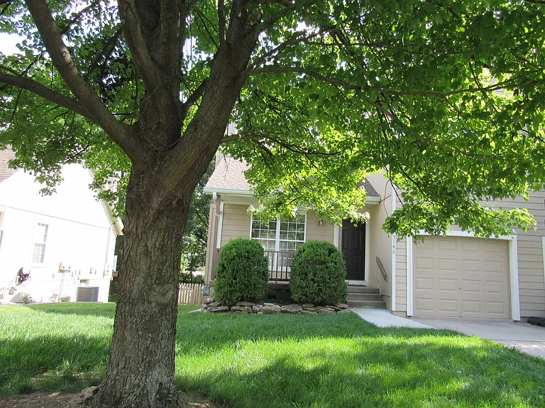 15146 Glenwood Ave #15146 — Photo 2