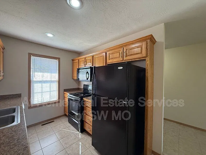 2 bed, 2.0 bath, 1200 sqft, $1,130 — Photo 3