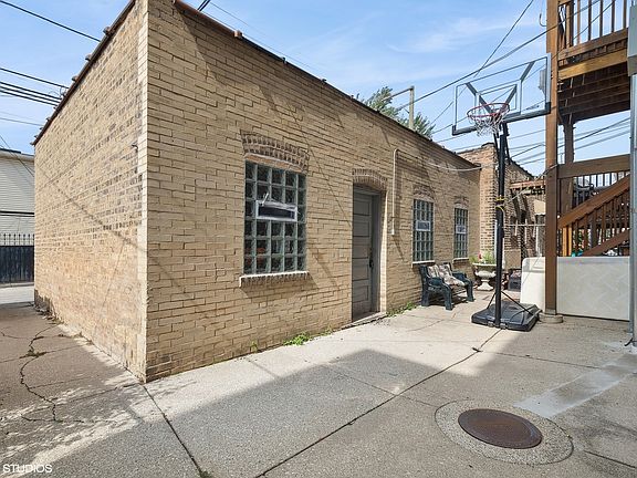 5th image of 6214 N Richmond St