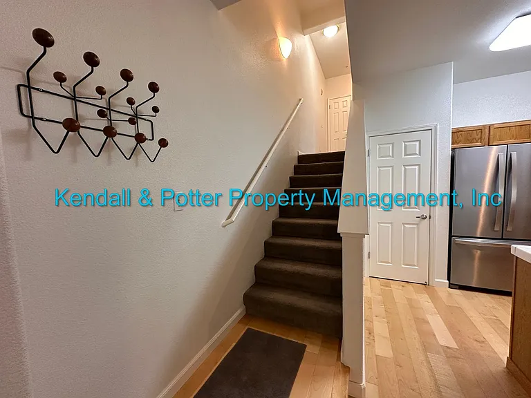 212 Everson Dr — Photo 6