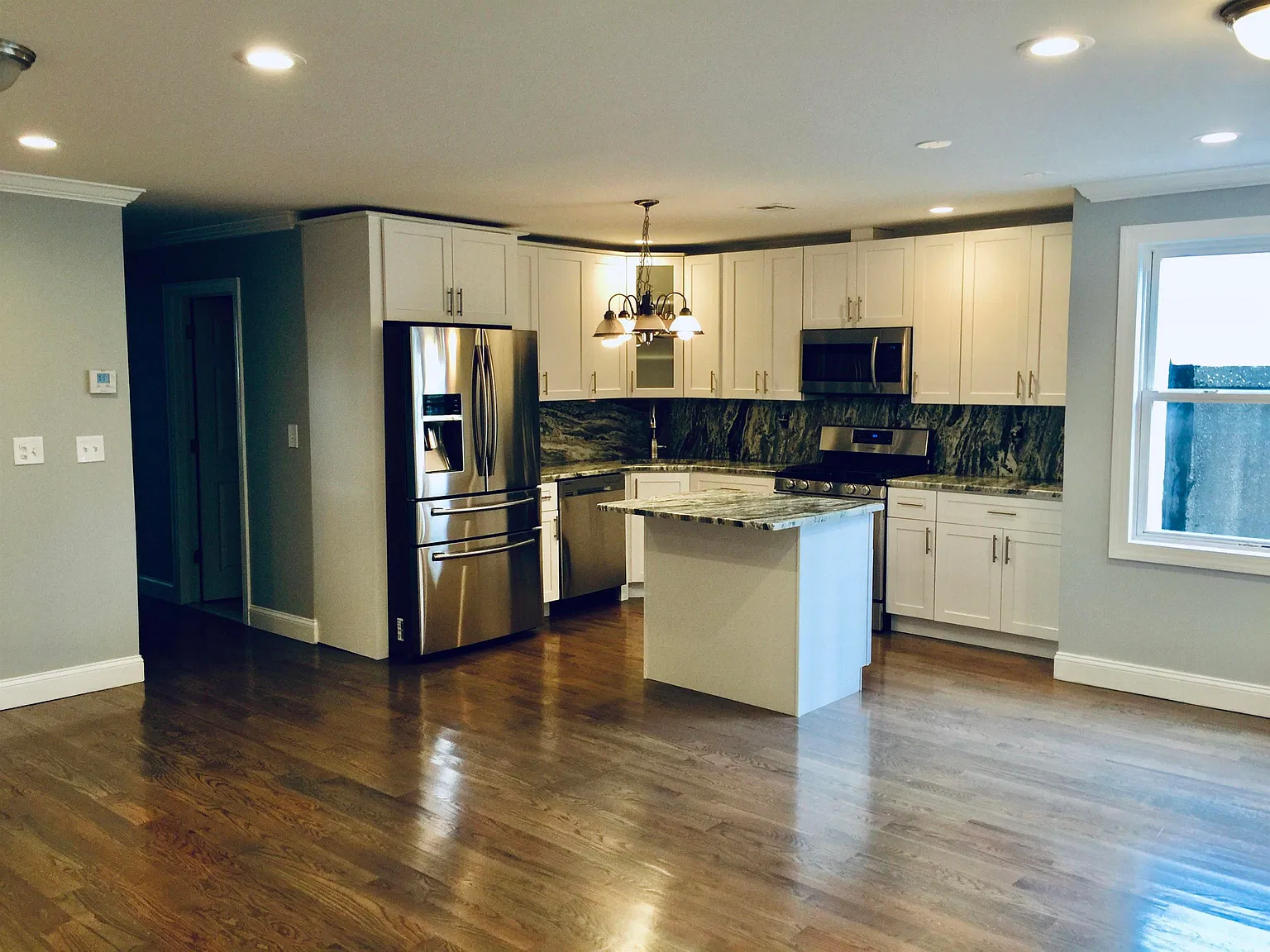2 bed, 1.0 bath, 1100 sqft, $2,550 — Photo 3