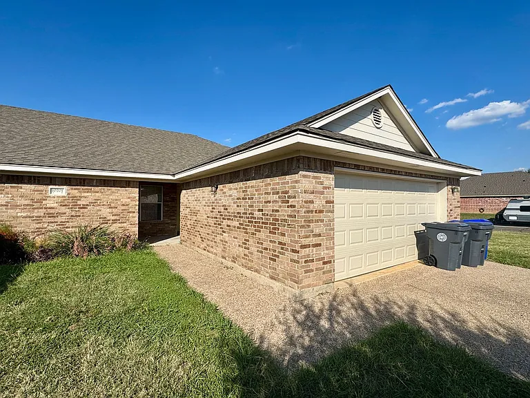 10201 Iris Ln #A — Photo 2