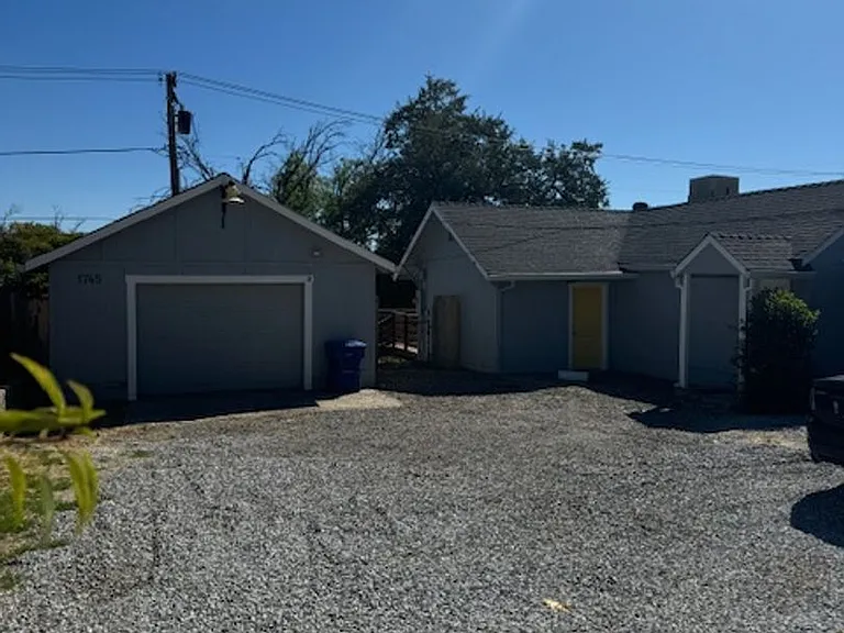 1745 Pleasant St — Photo 19