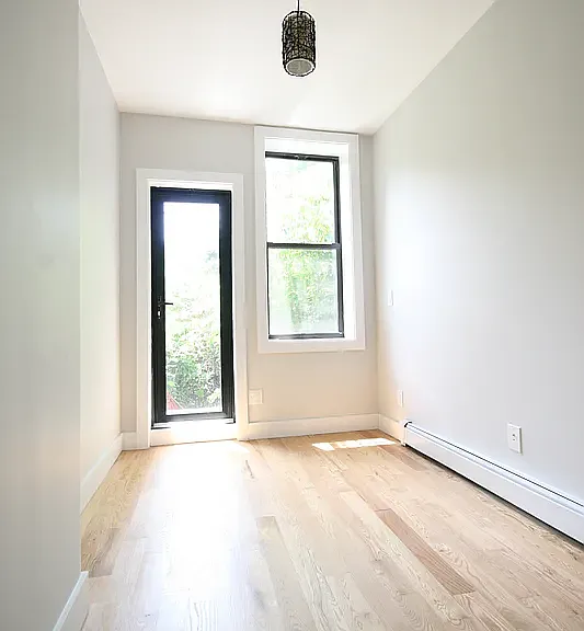 1048 Putnam Ave #1L — Photo 2