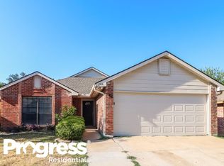 2414 Busch Dr, Arlington, TX 76014