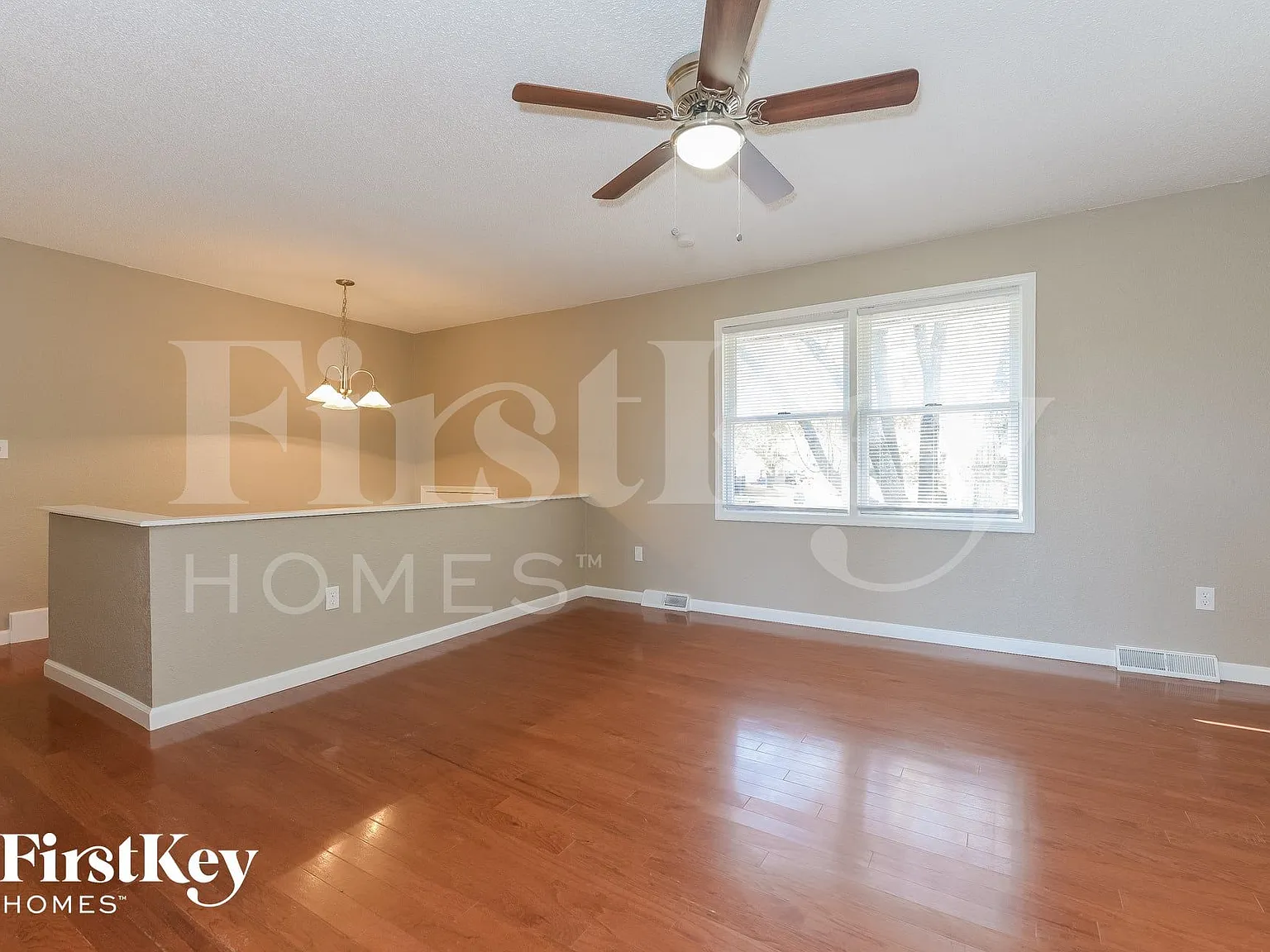 3 bed, 1.5 bath, 1368 sqft, $2,325 — Photo 4
