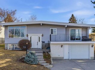 5212 W 33rd St NW, Calgary, AB T2L1V4