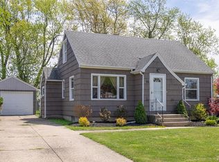 55 Darwin Dr, Depew, NY 14043