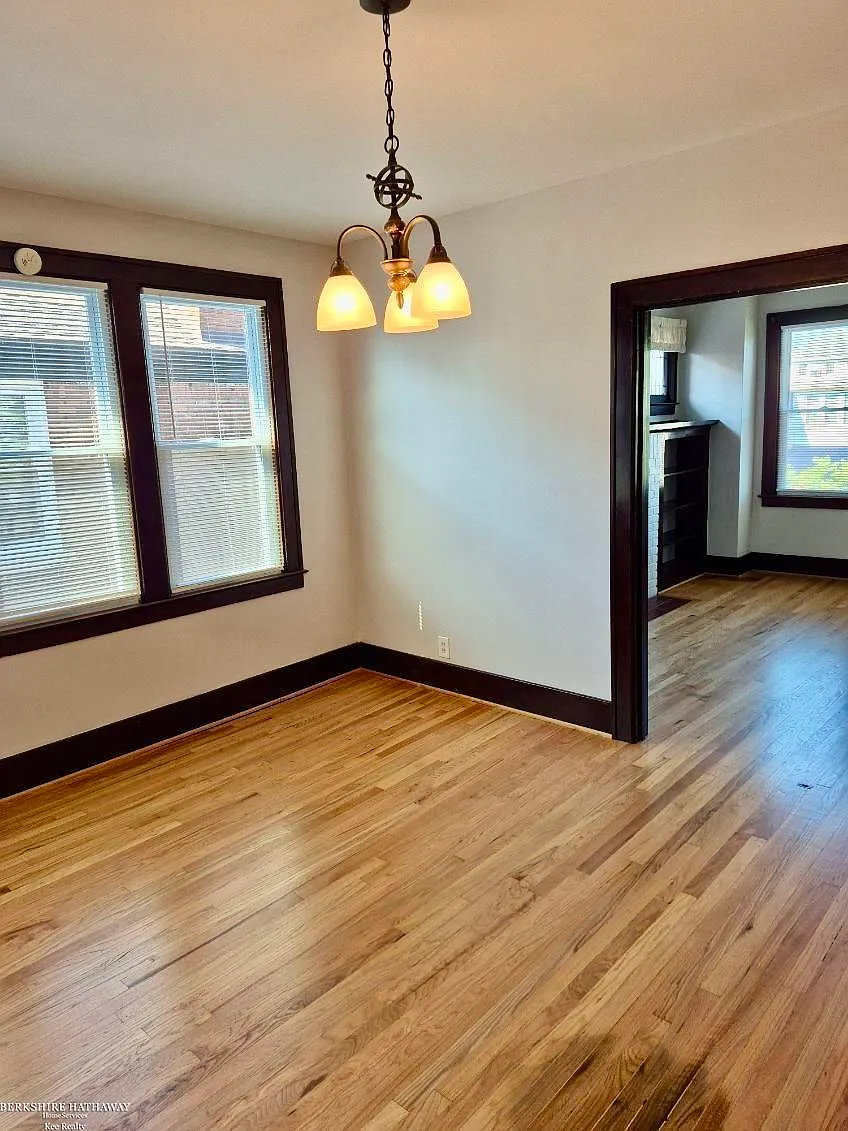 3 bed, 1.0 bath, 1350 sqft, $1,750 — Photo 4