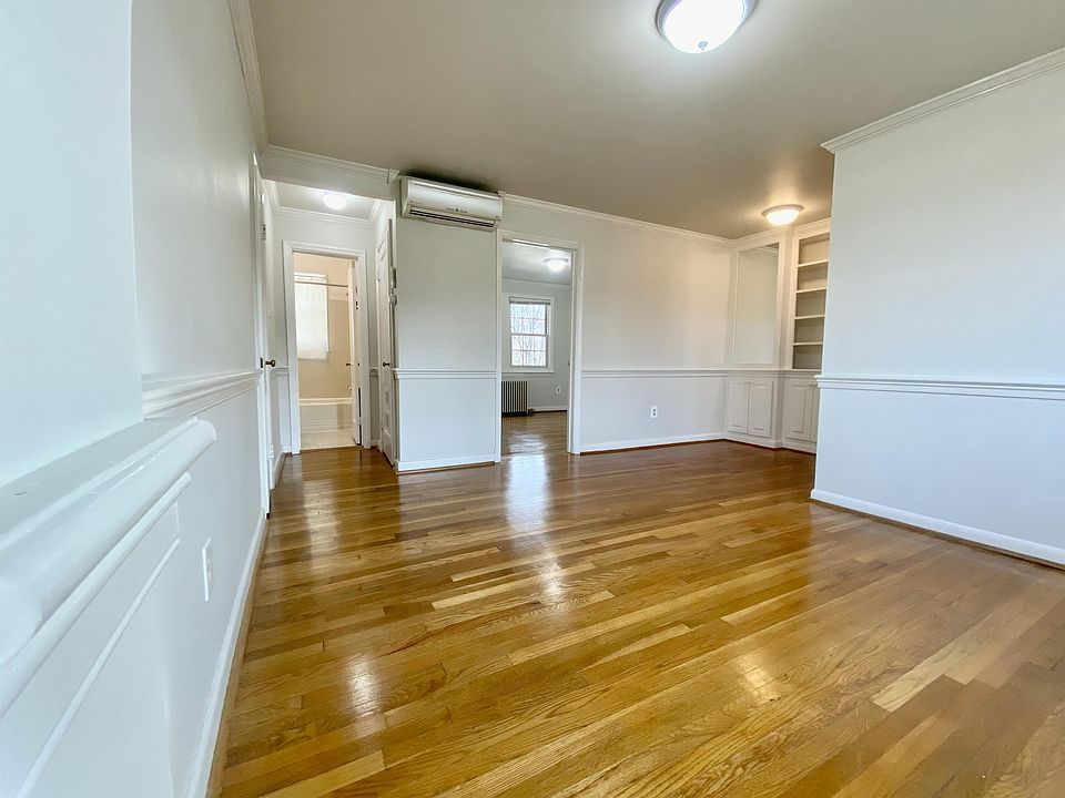 Apartment entrance/Livingroom