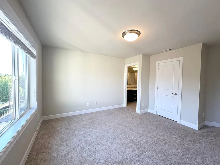 5622 NE 2nd Ct — Photo 18