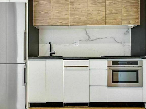5th image of 924 Myrtle Ave APT 1B