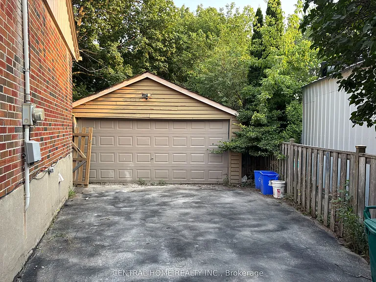 380 Bent Cres — Photo 9