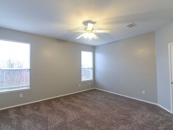4th image of 12661 Oakwood Cir