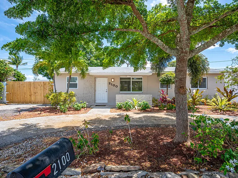 2100 N Seacrest Blvd — Photo 3
