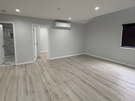 4th image of 2617 W 77th St #B