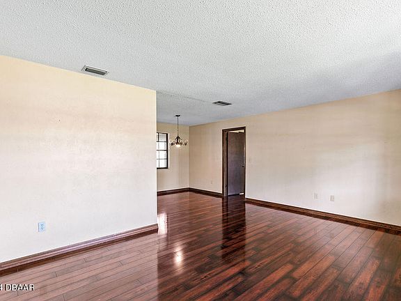 3rd image of 1110 Wandering Oaks Dr