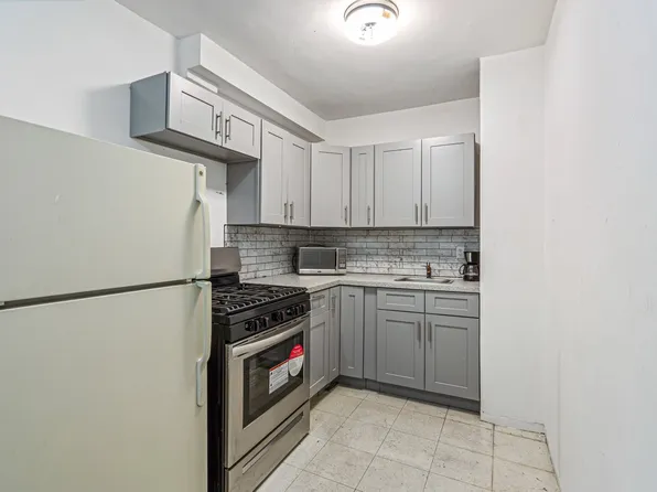 89-15 Parsons Boulevard image 3 of 18