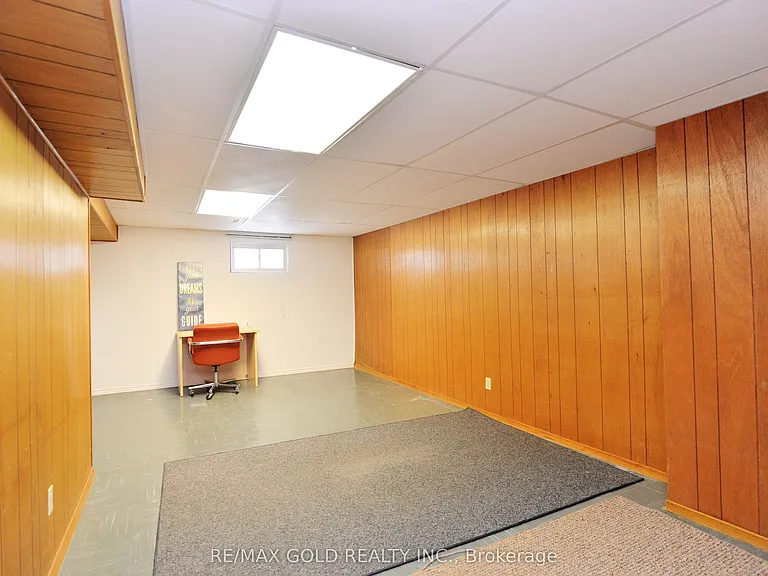 70 Greystone Cres — Photo 21