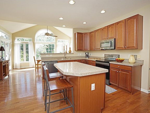 5th image of 6222 Sand Hills Dr