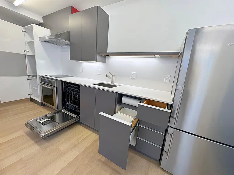 29 Warren St #1 — Photo 6